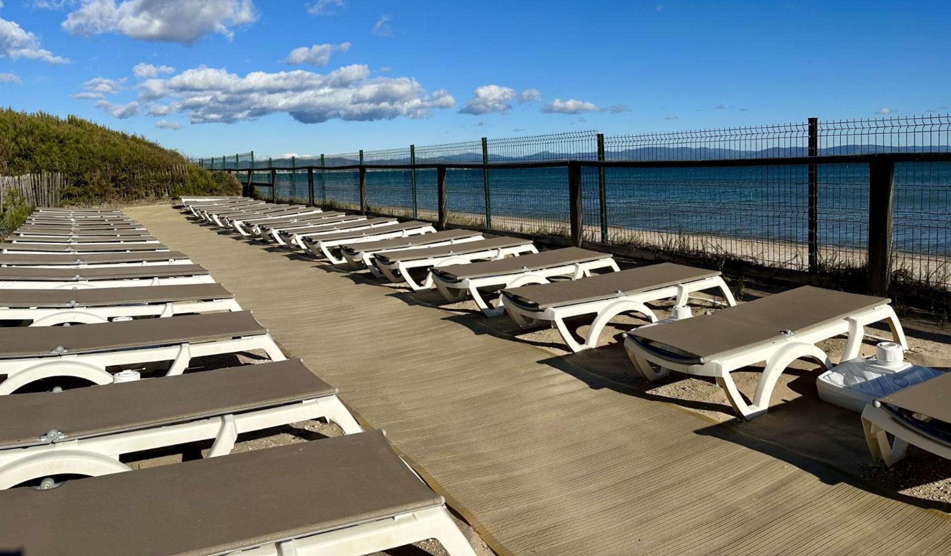 Bergerie Plage Renove Clim Balneo Plage Piscine Jardin Mediterraneen イエール エクステリア 写真